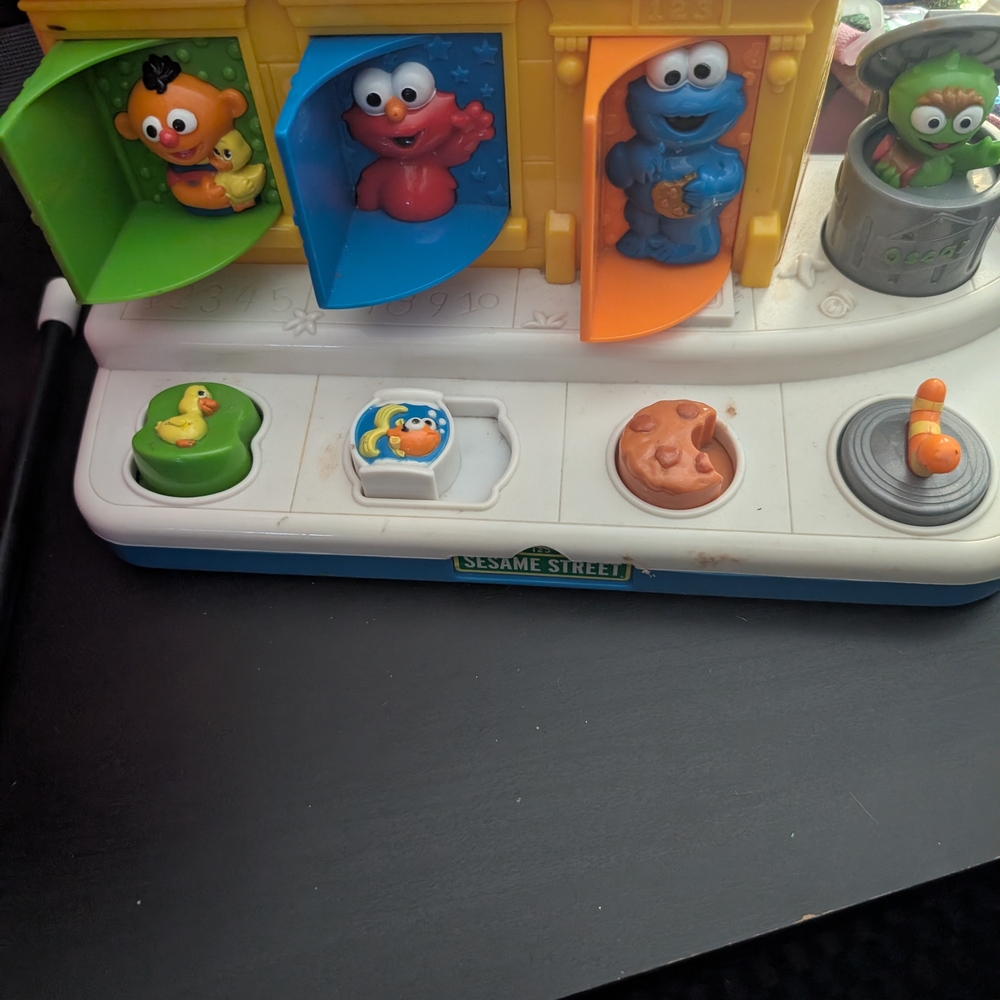 Vintage Fisher Price Sesame Street Singing Pop-Up Pals Elmo Oscar Ernie Cookie